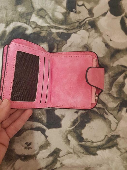 Новенький гаманець