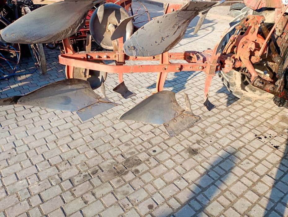 Продам плуг 2 по30 HUARD