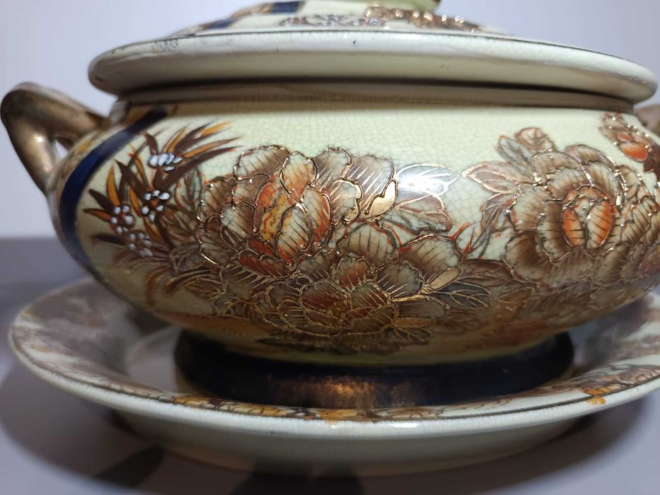 Terrina Royal Handpainted Satsuma – Pintura à Mão, Dourados em Relevo