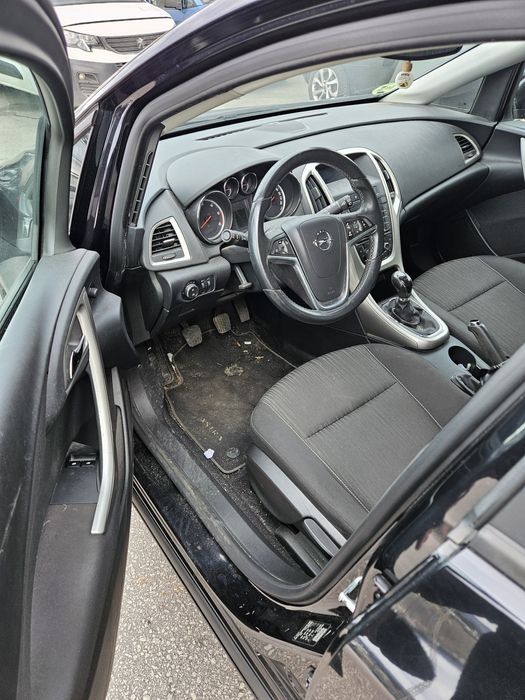 Opel Astra J 1.7 CDTi de 2011 para peças