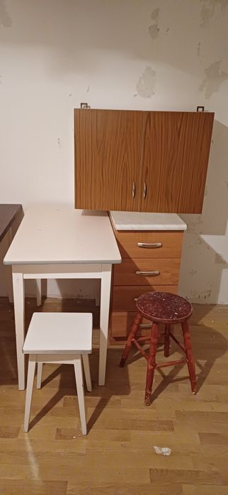 Szafki, stoły, taborety oddam