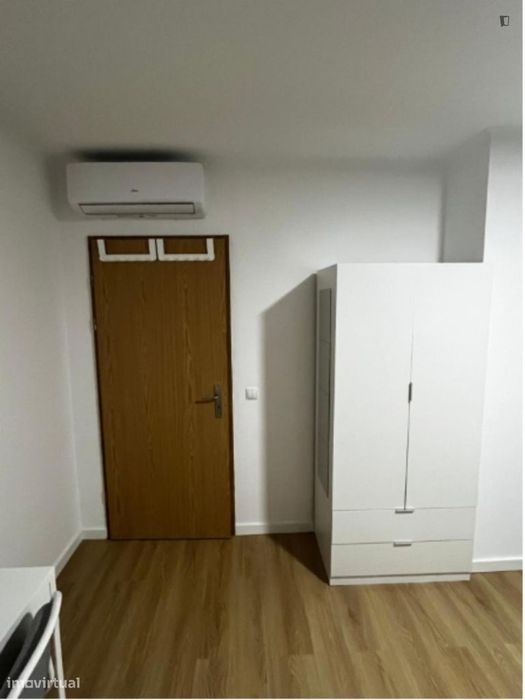 Quarto - localizado em Lumiar Lisbon