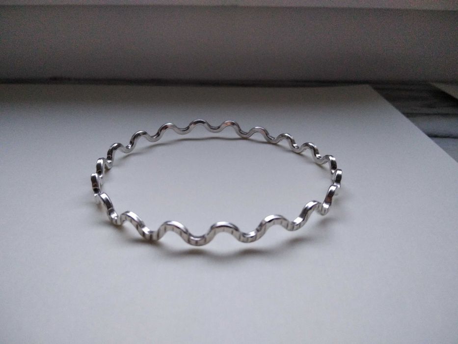 Srebrna używana bransoletka.