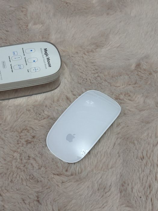 Apple Magic Mouse with White Multi-Touch Surface
