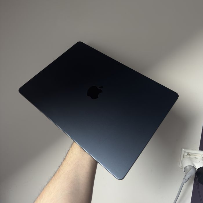 MacBook Air 15" M2 2023 Space Gray 8/256 GB – stan igiełka