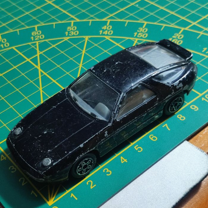 Model Bburago Porsche 928 S4