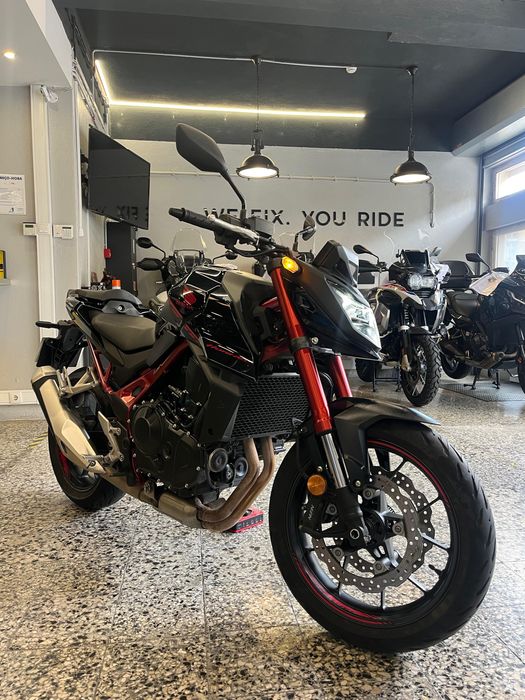 Honda CB 750 A Hornet, de 2025 Irrepreensível com 9049 Kms