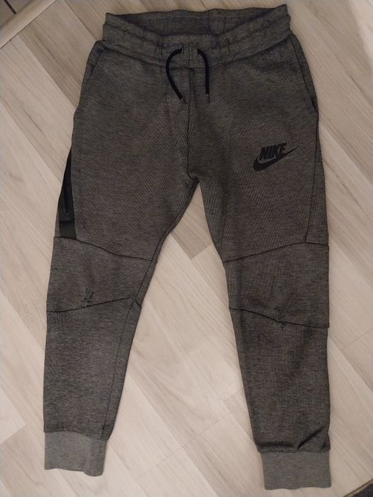 Spodnie dresowe chłopięce Nike roz 146