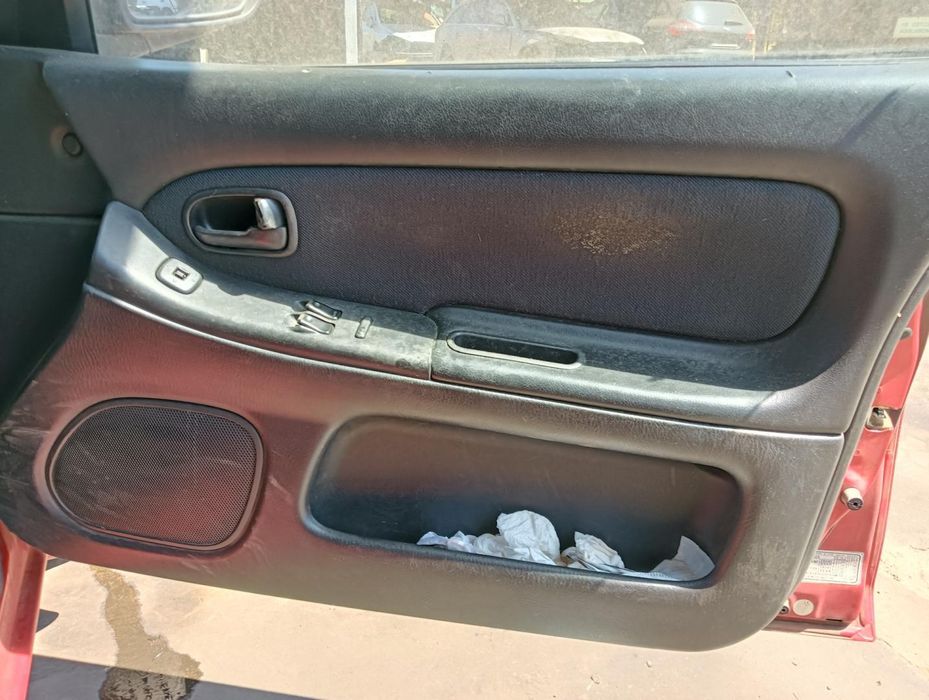 Chapeleira Da Mala Mazda 323