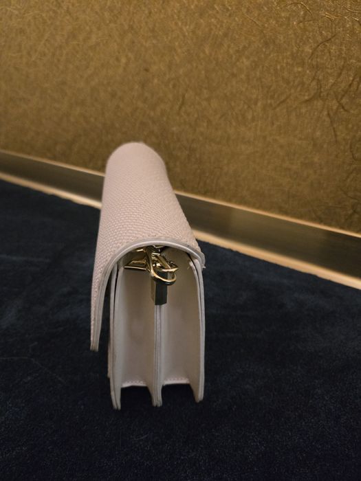 Zgrabna jasna torebka