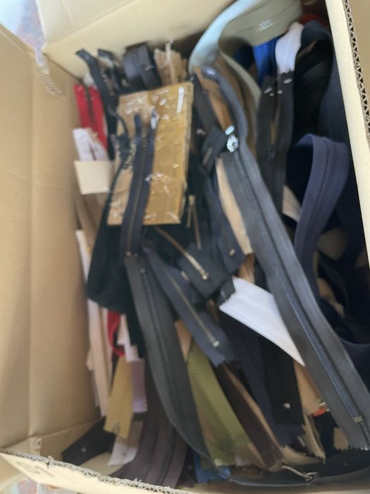 Zamki  pasmanteria  - cale pudło