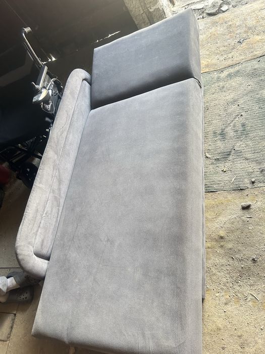 Tapczan z pojemnikiem