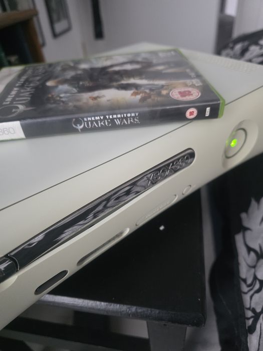Konsola Xbox 360 biala Pad bezprzewodowy Gry kable sprawne!