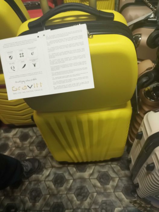 walizka mała kabinowa z abs na 4 kołach podróżna