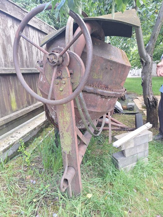 Stara solidna betoniarka