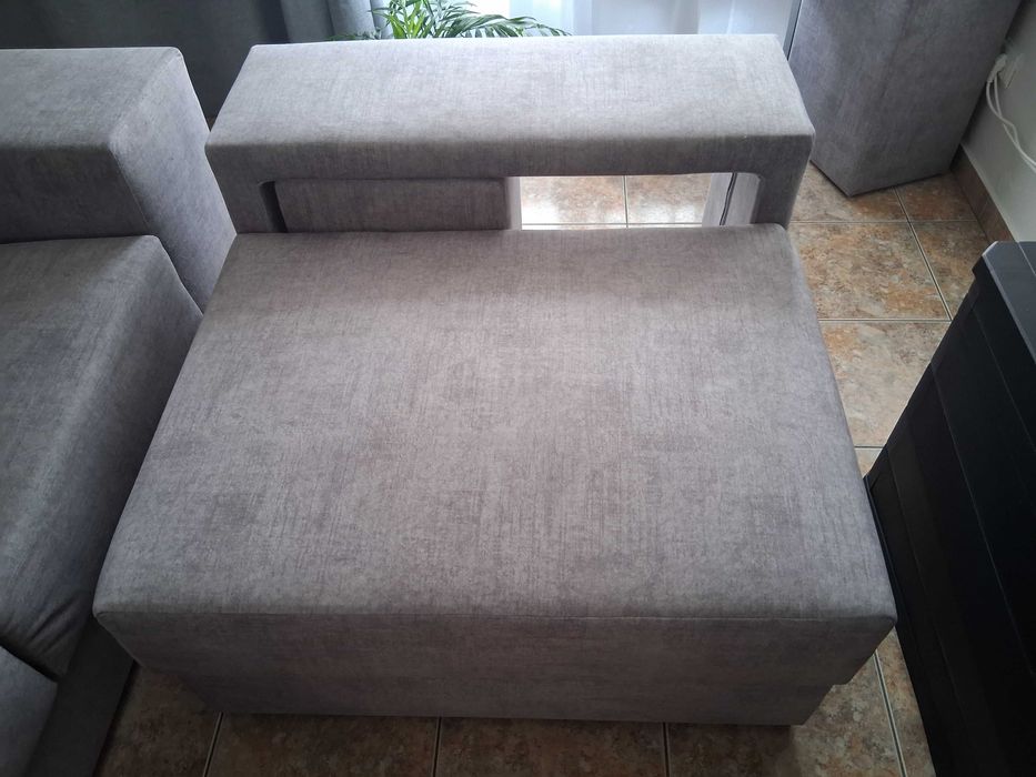 SOFÁ  cinzento com impermeabilização