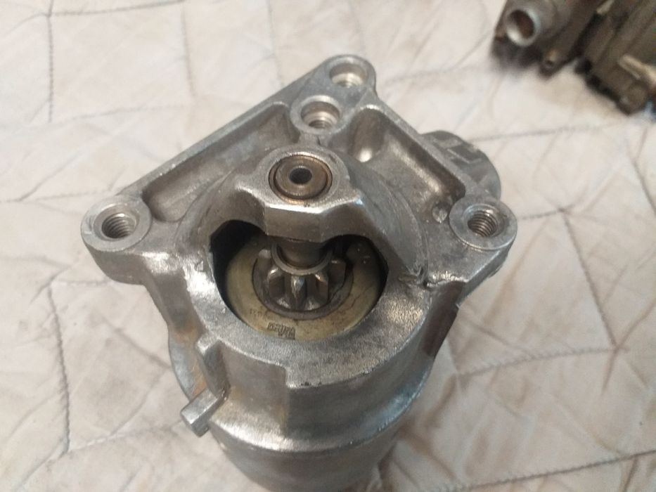 Vendo motor de arranque valeo a funcionar bem para . Renault