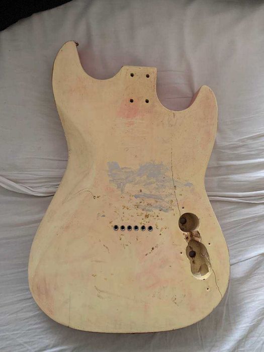 Продаю корпус электрогитары