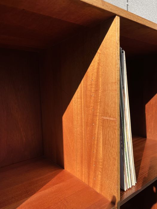 Skandynawski tekowy regał na winyle dekoracje Dania lata 80 vintage