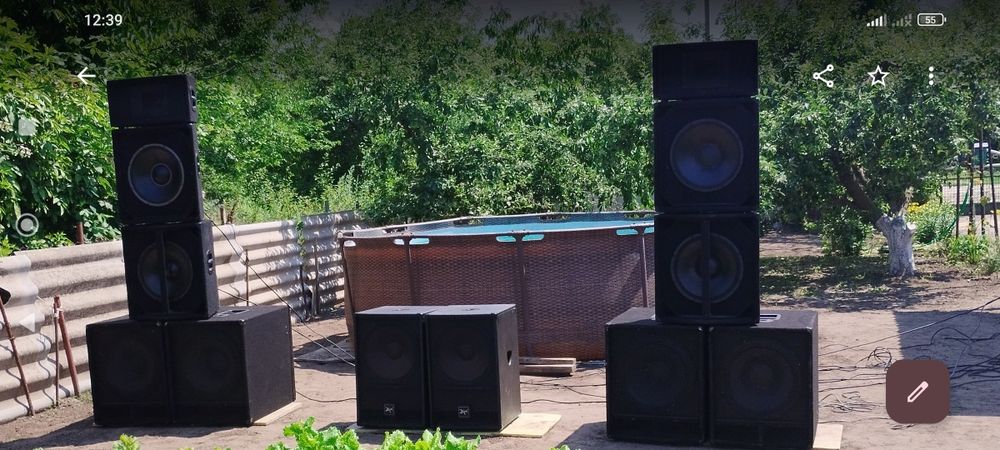 Акустика трёх полосная.