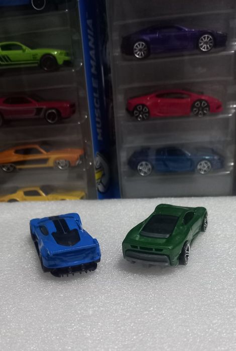 Conjunto 2 hot wheels corvette & jaguar
