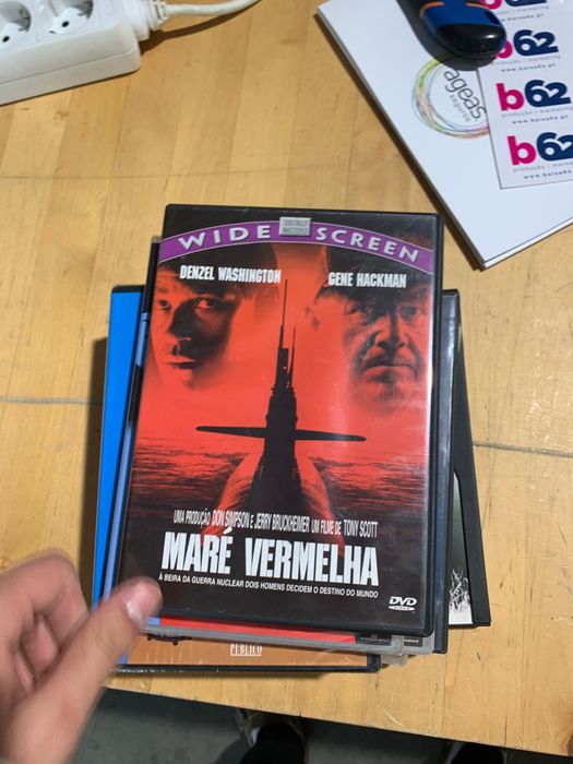 CDS de musica e filmes para venda com as respetivas caixas