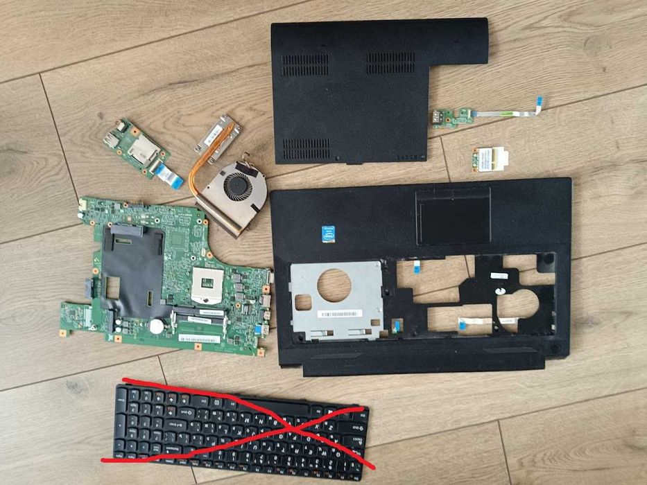 Продаю ноутбук Lenovo B590 по запчастям