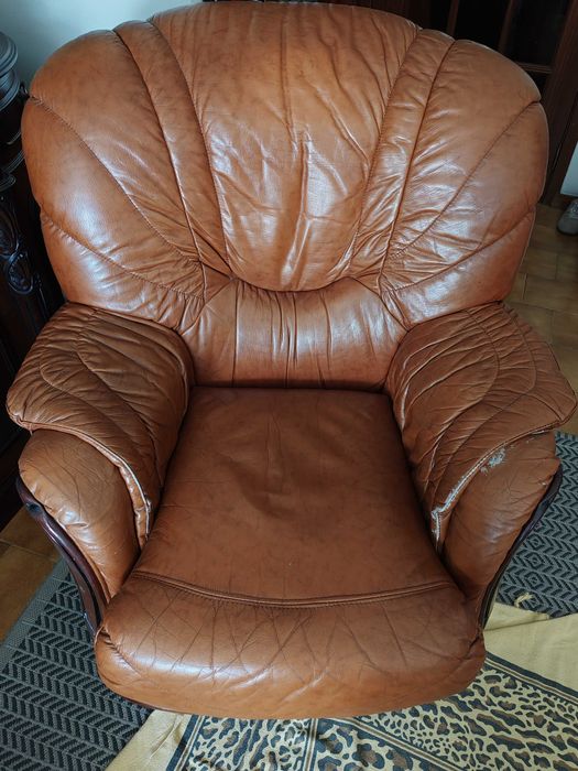 Terno de Sofás em Pele com Cama