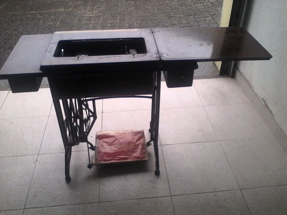 Máquina de costura antiga64739701360385121