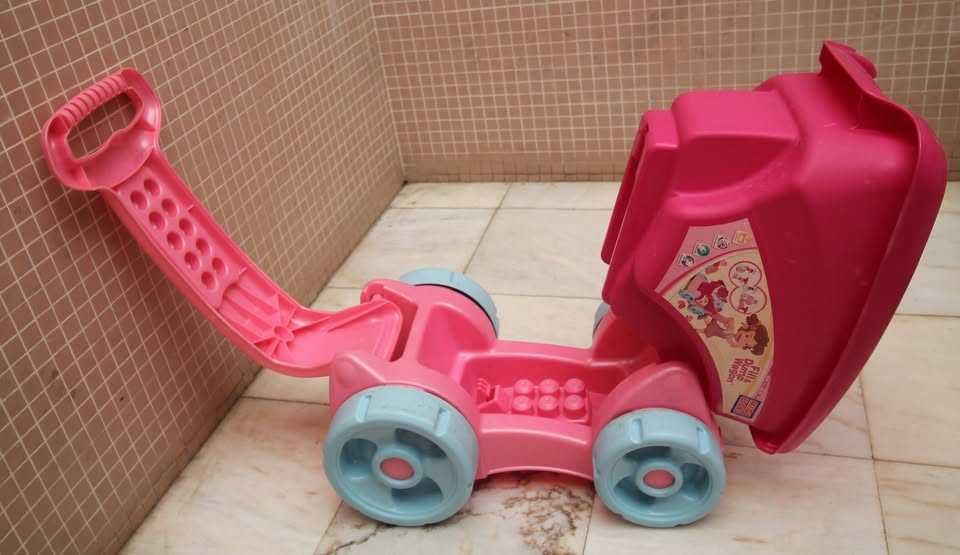 Legos/Mega Bloks Carrinho de Arrastar c/ 110 Blocos de Construção