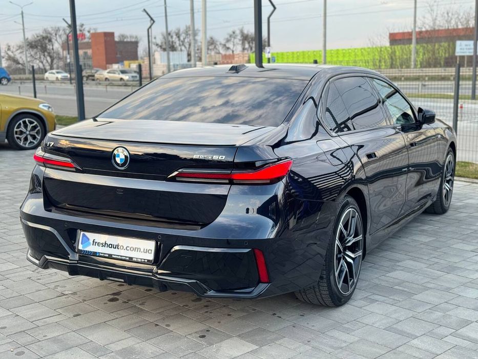 BMW i7 2023 freshauto