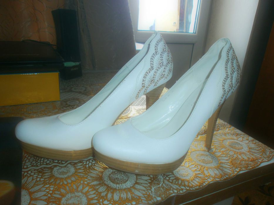 Туфли белые 38 р