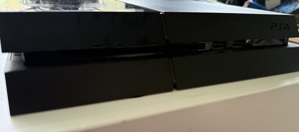 PlayStation 4 + akcesoria