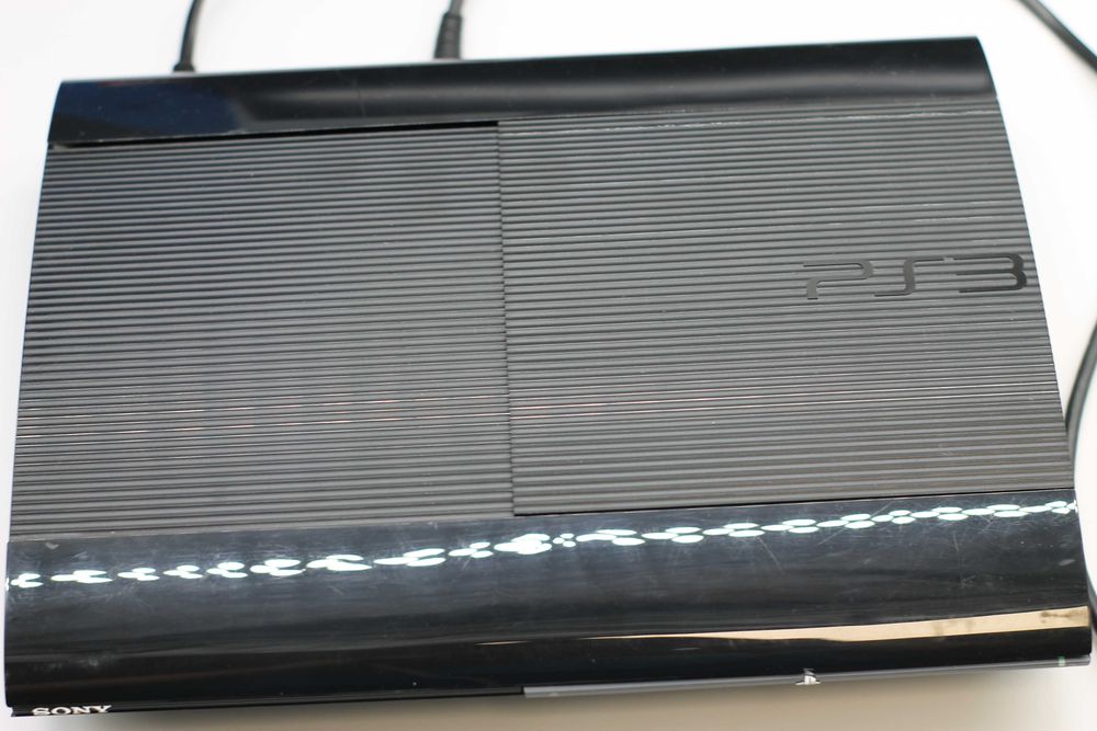 Konsola Sony PlayStation 3 Super Slim 500GB (465GB) BOX + Resistance + Pad