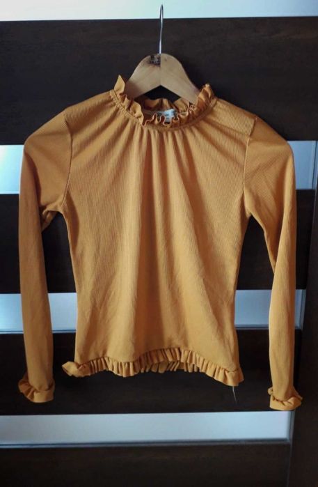 Musztardowa bluzka