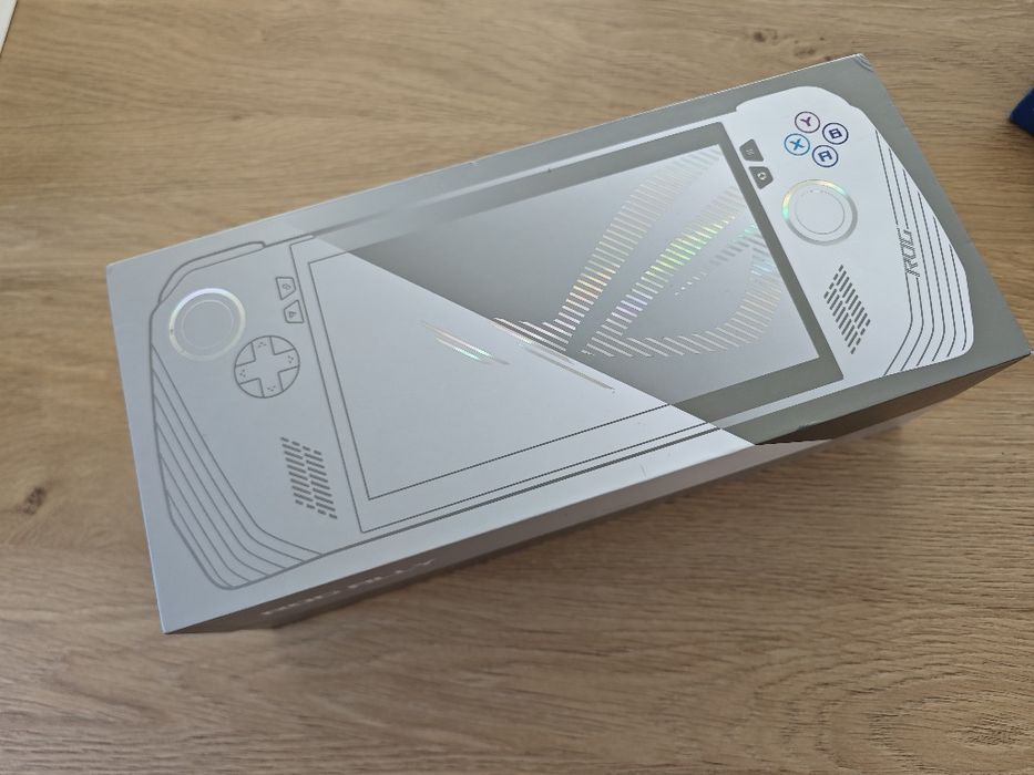 Konsola Asus Rog Ally Z1 extreme komplet