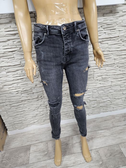 Super modne spodnie jeansowe damskie czarne Zara rozmiar 42 z przetarc