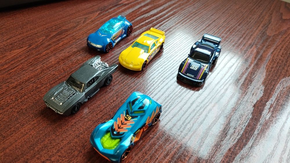 Samochodziki i resoraki hot wheels batmobil