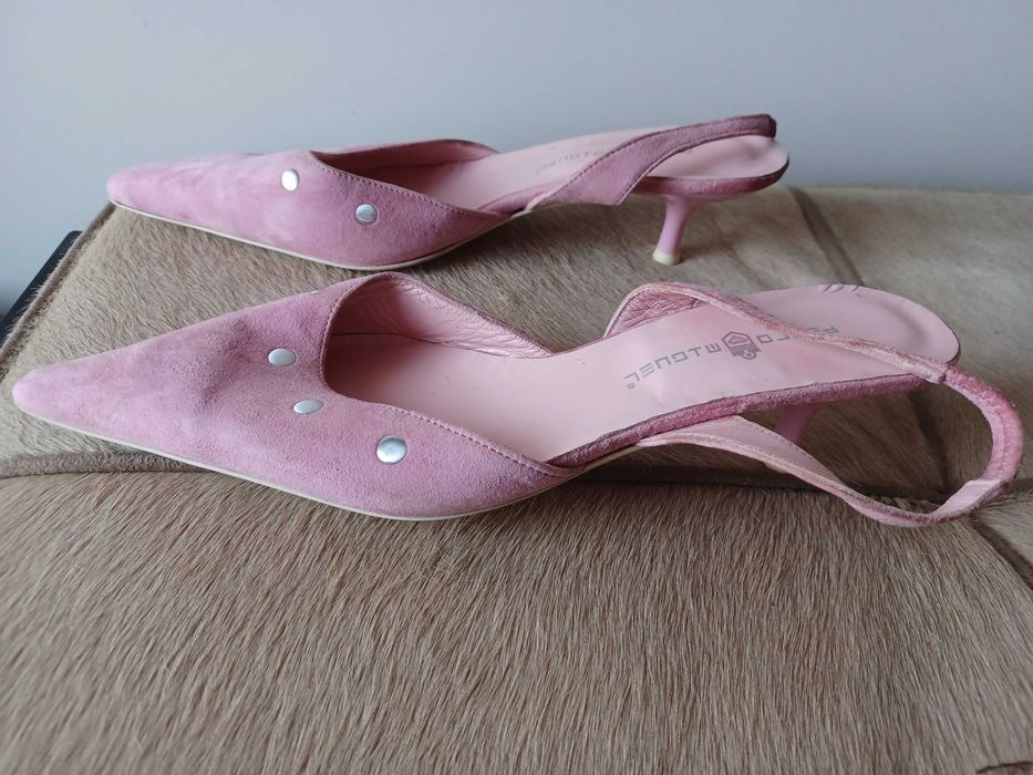 Sapatinhos de bico com salto baixo em cor de rosa