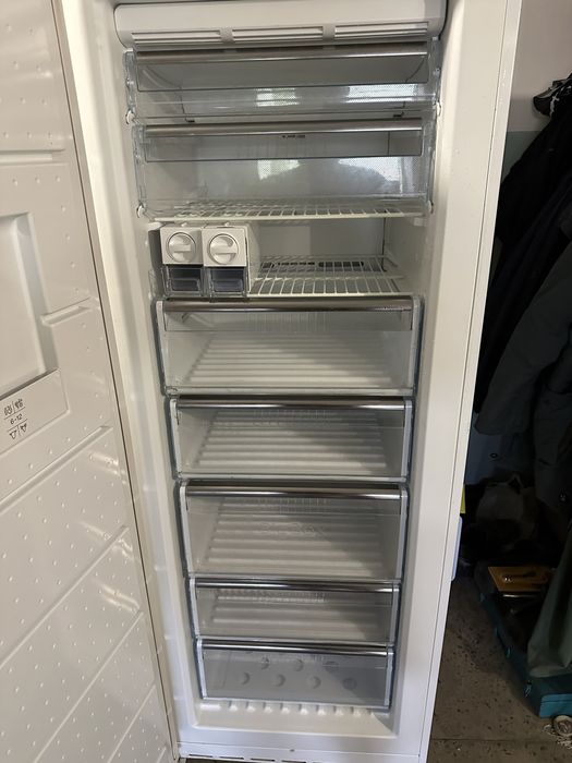 Продам морозильну камеру Bosсh