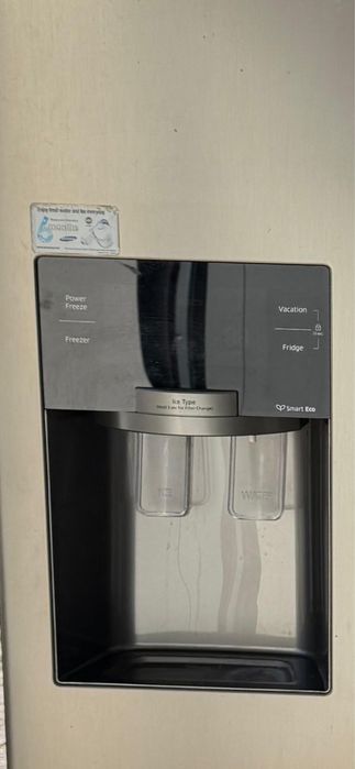 Frigorífico americano Samsung com dispensador de gelo e água