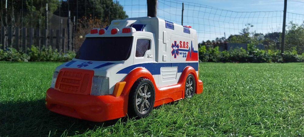 Ambulância e Casa da LOL