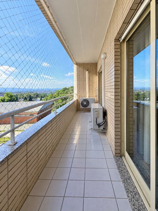 Venda de  Apartamento T3 com 135 m2 bruto