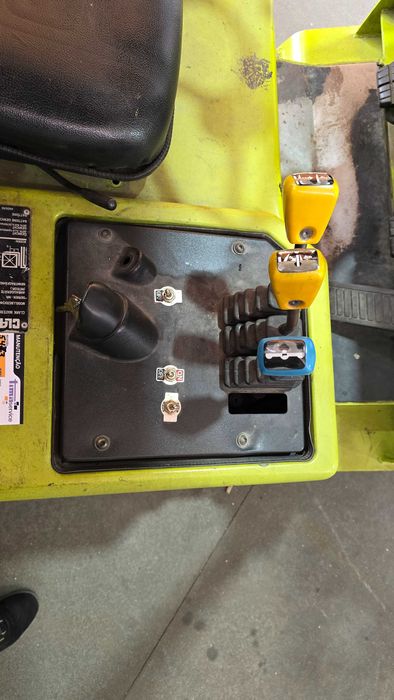 Empilhador Clark GMP15 a Gás – Side Shift – Bom Estado