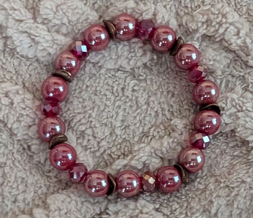 Bransoletka koralikowa z kulkami falsetowanymi burgundowa malinowa