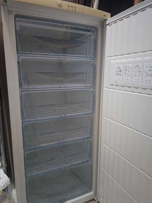 Продам морозильну камеру