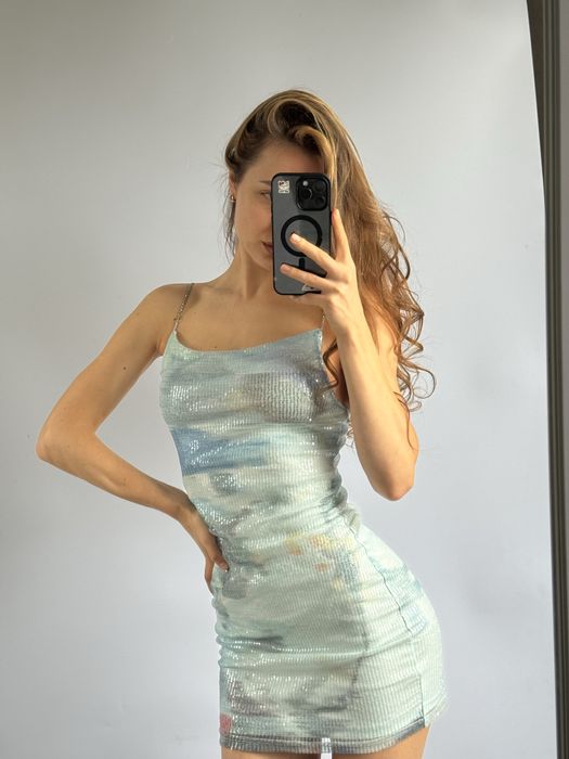 Міні сукня в паєтках на металевих брительках розмір s