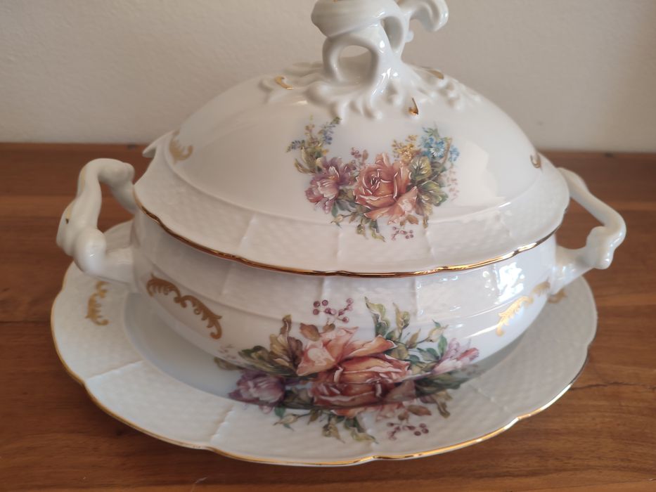 Terrina e travessa em porcelana