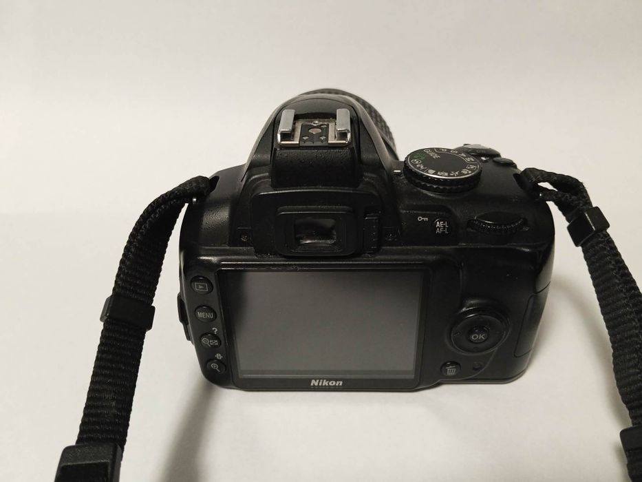 Nikon D 3000 + 18-55 mmVR  bdb stan plus obiektyw