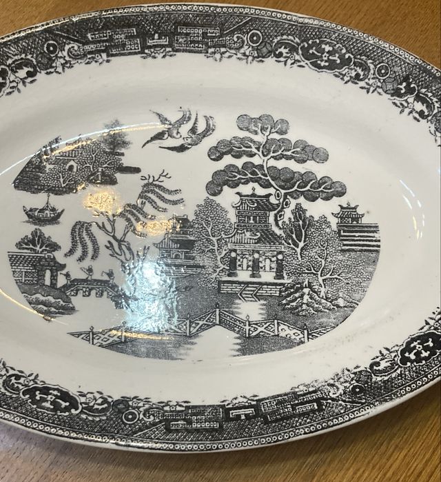 Travessa oval de Sacavém Chorão preto